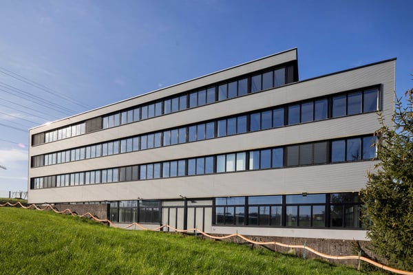 Ca. 6’150 m² Verkaufs-, Lager- und Büroflächen direkt an der Autobahn A4 10