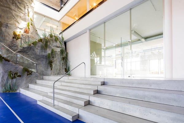 Ca. 6’150 m² Verkaufs-, Lager- und Büroflächen direkt an der Autobahn A4 37