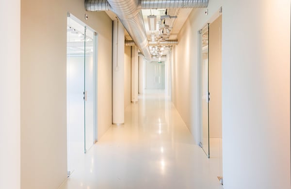 Ca. 6’150 m² Verkaufs-, Lager- und Büroflächen direkt an der Autobahn A4 31