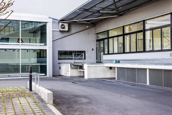 Ca. 6’150 m² Verkaufs-, Lager- und Büroflächen direkt an der Autobahn A4 9