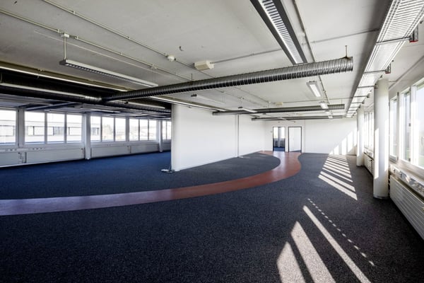 Ca. 6’150 m² Verkaufs-, Lager- und Büroflächen direkt an der Autobahn A4 13