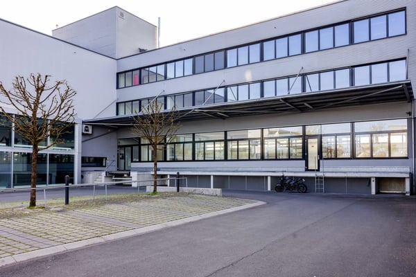 Ca. 6’150 m² Verkaufs-, Lager- und Büroflächen direkt an der Autobahn A4 8