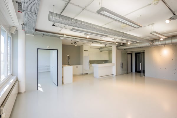 Ca. 6’150 m² Verkaufs-, Lager- und Büroflächen direkt an der Autobahn A4 25