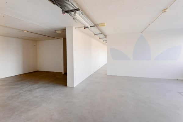 Ca. 6’150 m² Verkaufs-, Lager- und Büroflächen direkt an der Autobahn A4 23