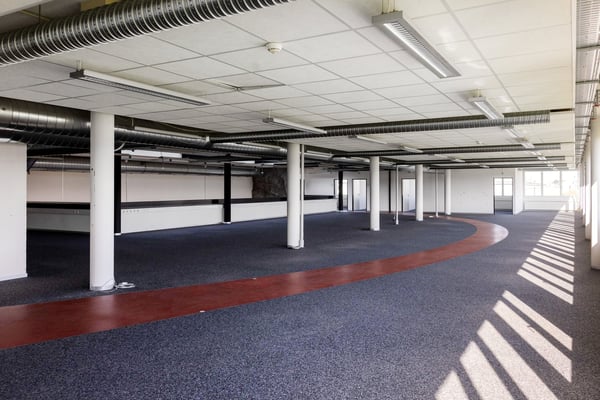 Ca. 6’150 m² Verkaufs-, Lager- und Büroflächen direkt an der Autobahn A4 17