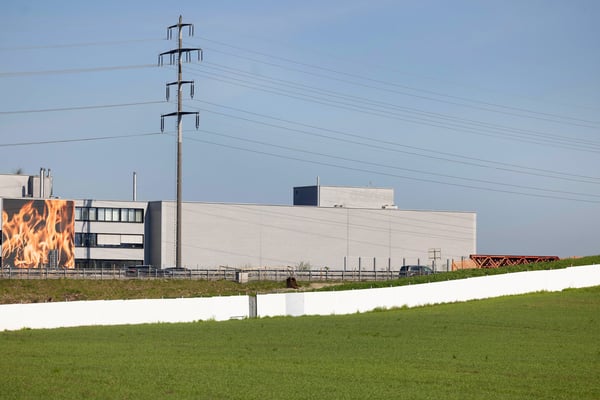 Ca. 6’150 m² Verkaufs-, Lager- und Büroflächen direkt an der Autobahn A4 38