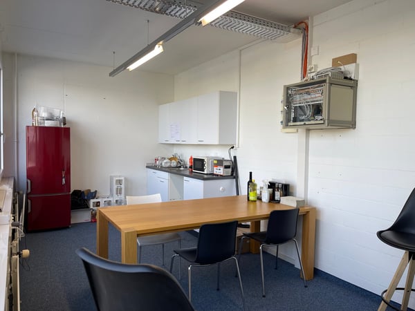 Modernes Büro im 1. Obergeschoss in Cham 12