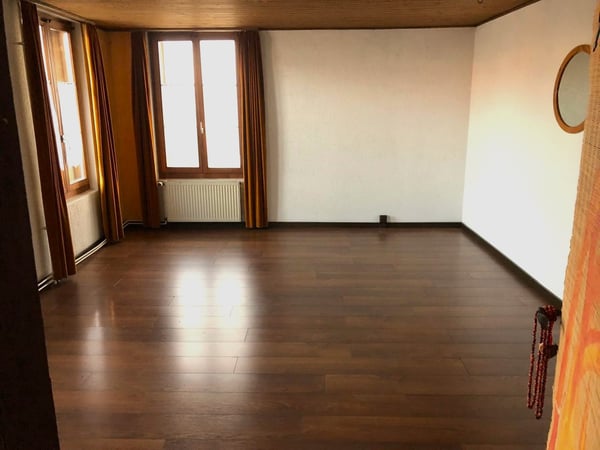 Möbliertes Zimmer mit Gemeinschaftsküche und Bad – Sins AG 1