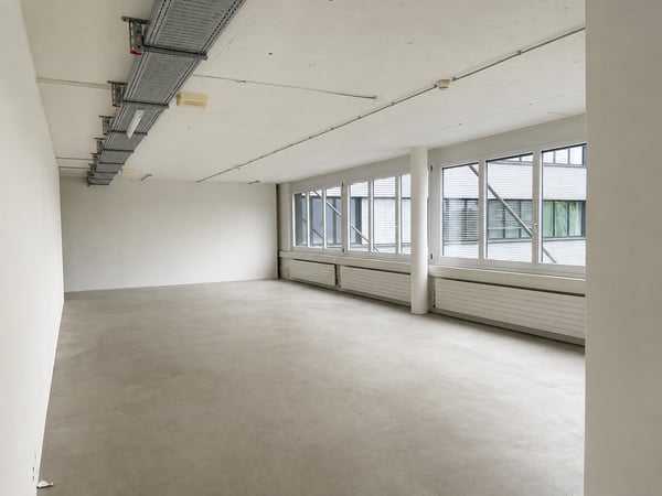 Attraktive und vielseitig nutzbare Gewerbefläche an der Brunnmatt 20 in Cham – per sofort verfügbar. 6