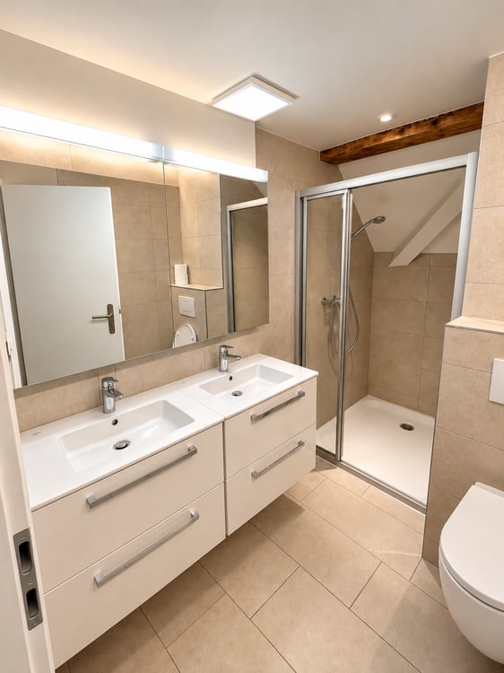 Charmante 4-Zimmer-Maisonette-Wohnung in Sins 8