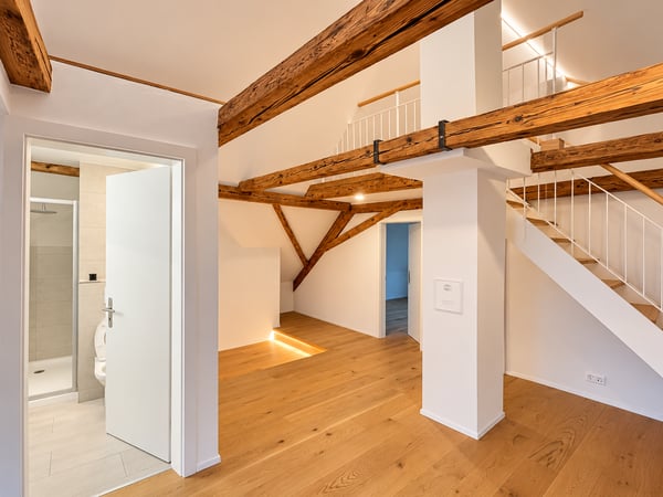 Charmante 4-Zimmer-Maisonette-Wohnung in Sins 2