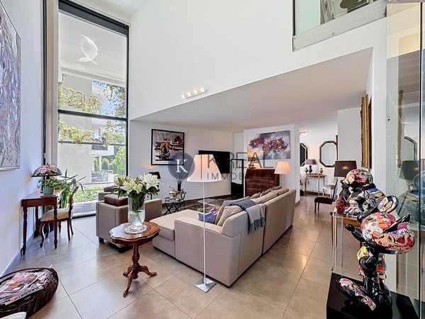 Élégant appartement en triplex avec prestations haut de gamme 2