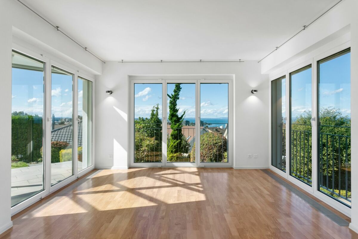 Villa with stunning lake view and outdoor pool