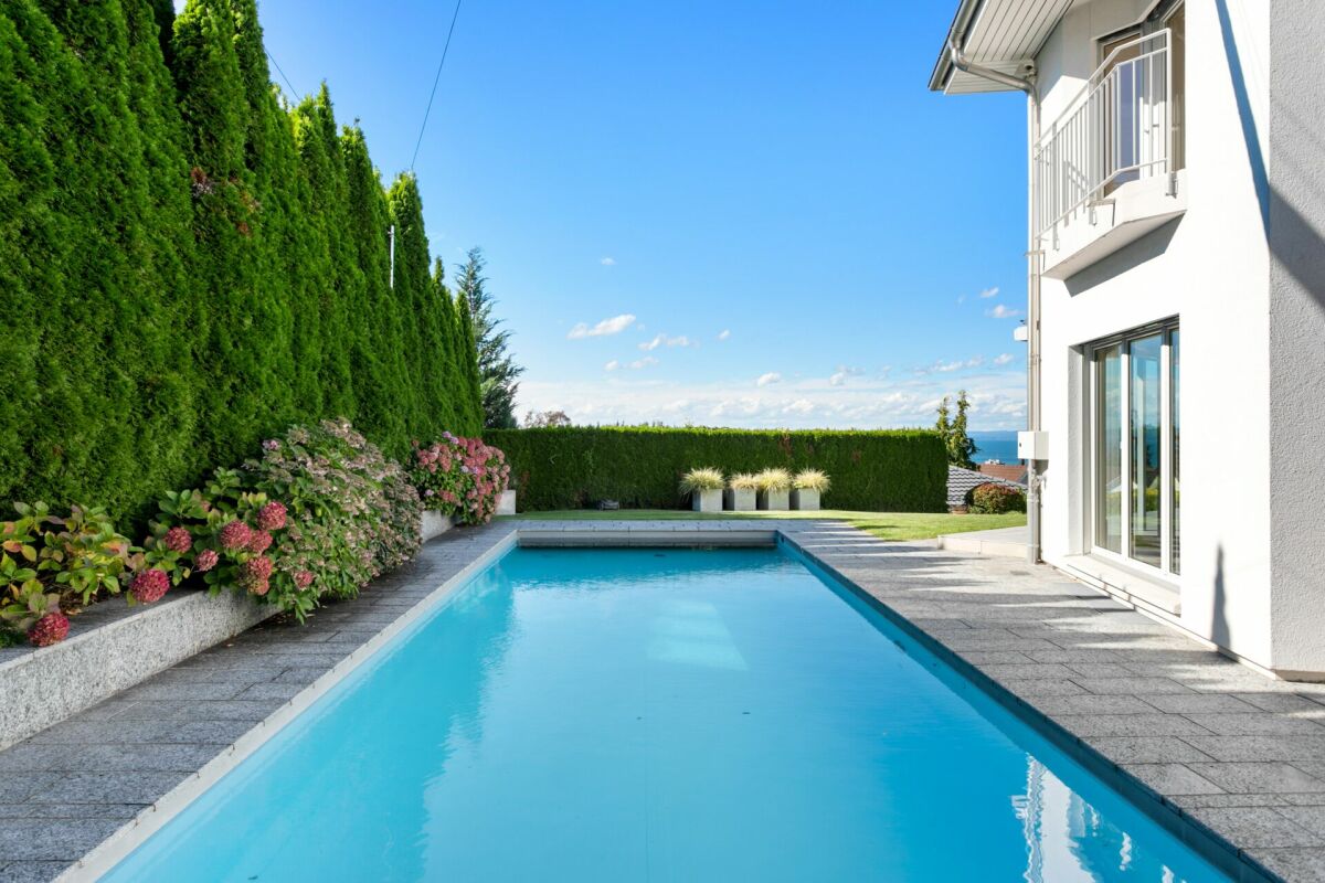 Villa with stunning lake view and outdoor pool