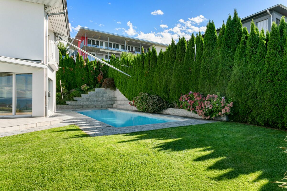 Villa with stunning lake view and outdoor pool