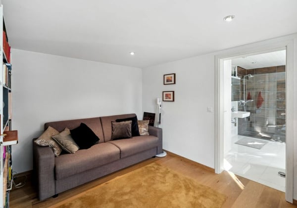 Einfamilienhaus mit Einliegerwohnung und Studio: Ideal für Eigennutzung, Kapitalanlage oder beides 12