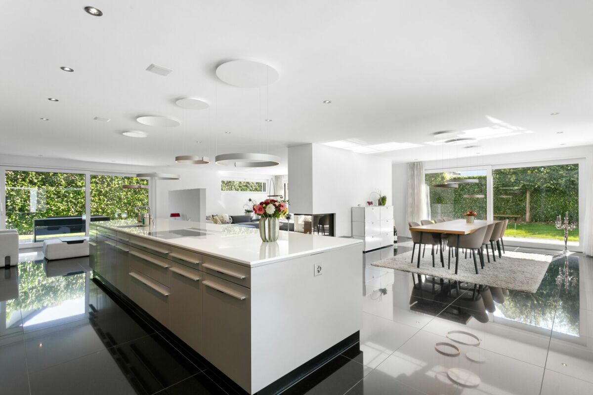 Moderne Luxusvilla mit grosser Tiefgarage