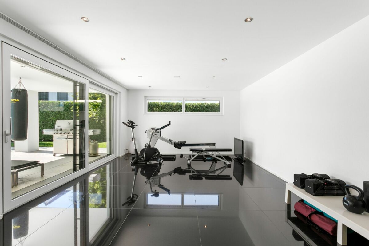 Moderne Luxusvilla mit grosser Tiefgarage