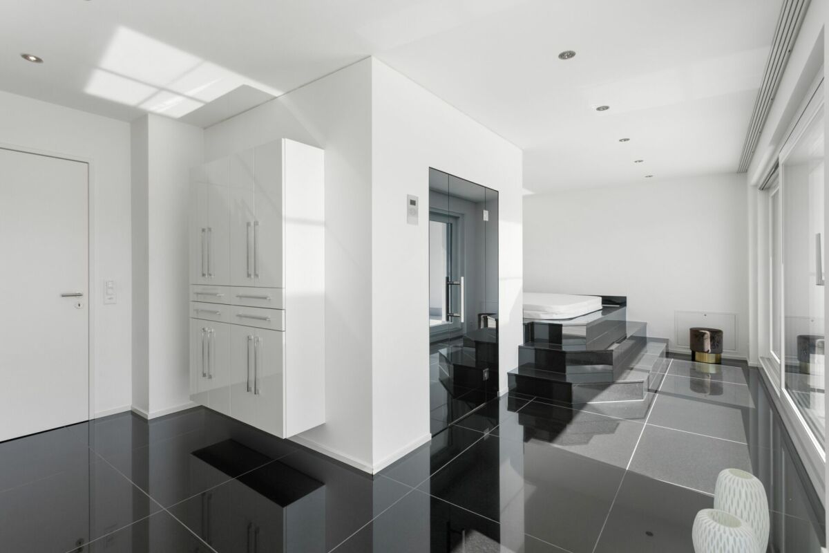 Moderne Luxusvilla mit grosser Tiefgarage