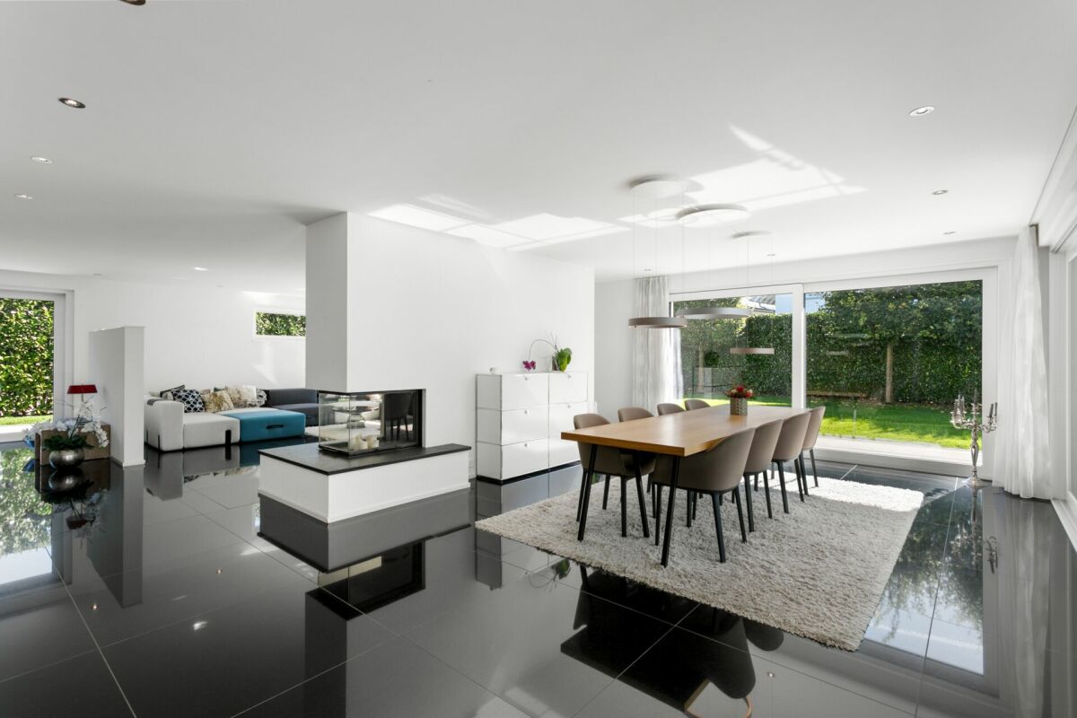 Moderne Luxusvilla mit grosser Tiefgarage