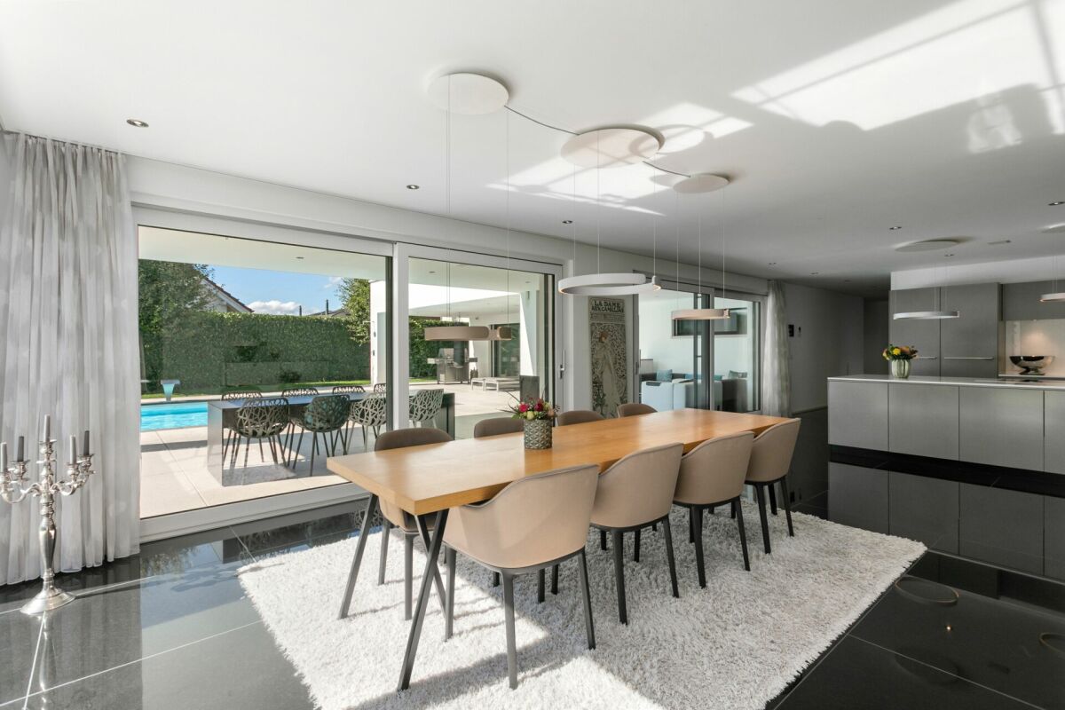 Moderne Luxusvilla mit grosser Tiefgarage
