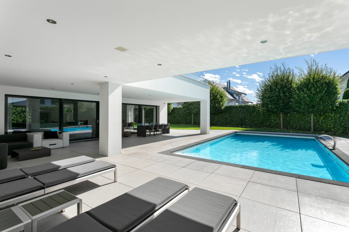 Moderne Luxusvilla mit grosser Tiefgarage