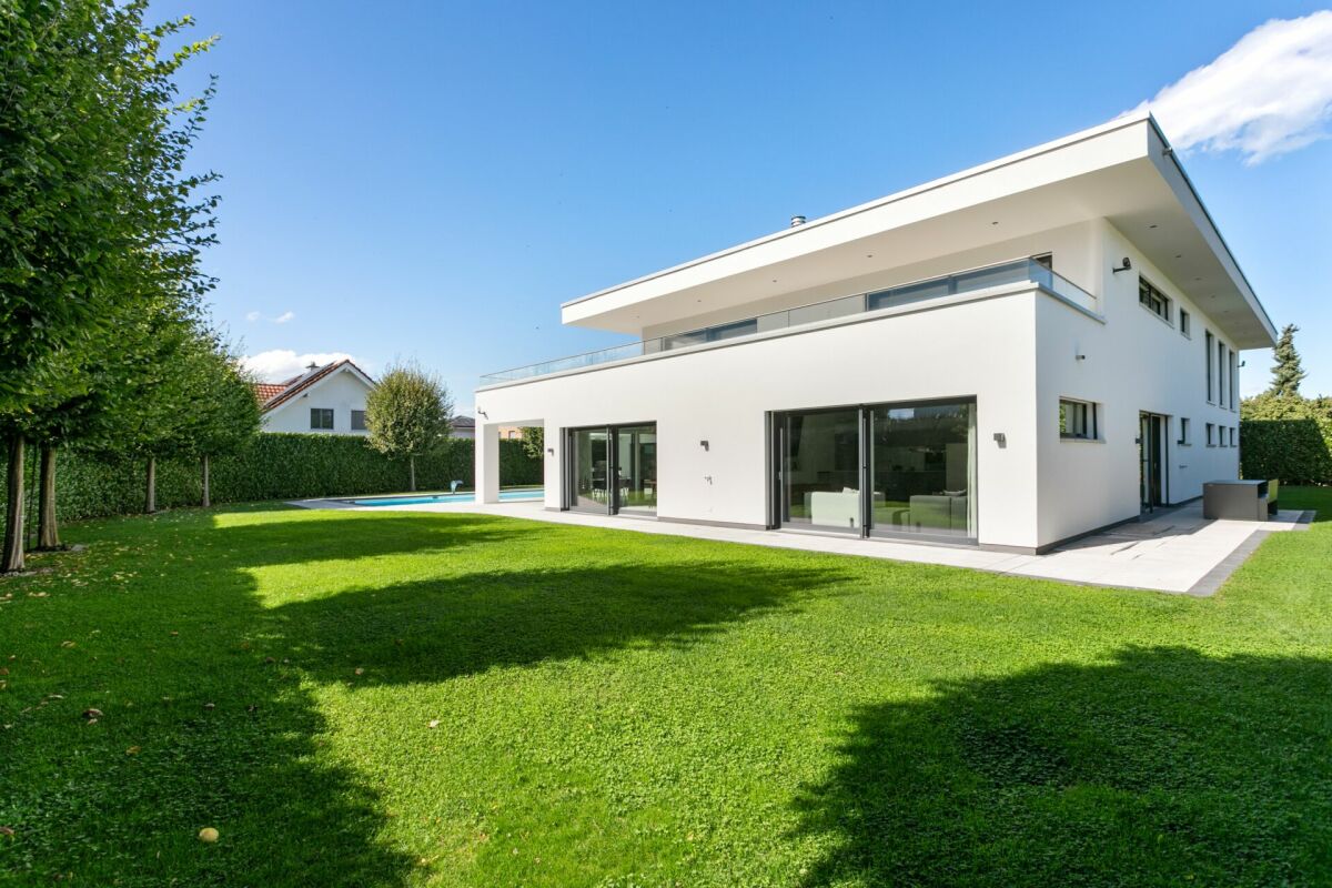 Moderne Luxusvilla mit grosser Tiefgarage