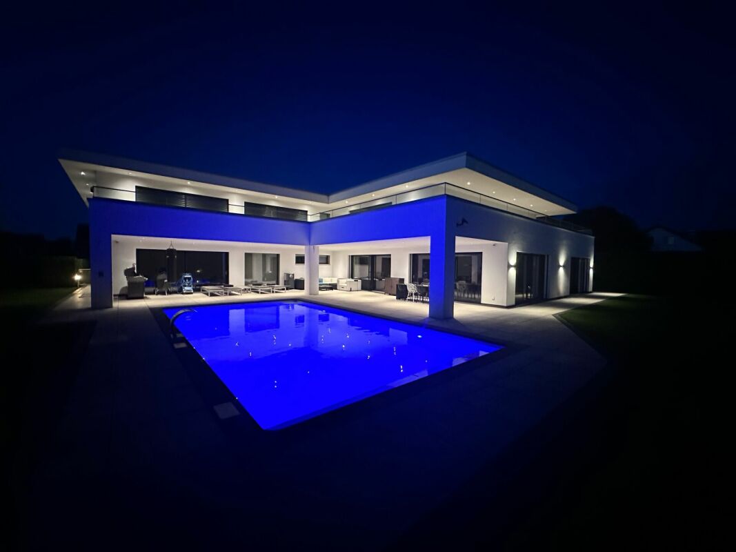 Moderne Luxusvilla mit grosser Tiefgarage