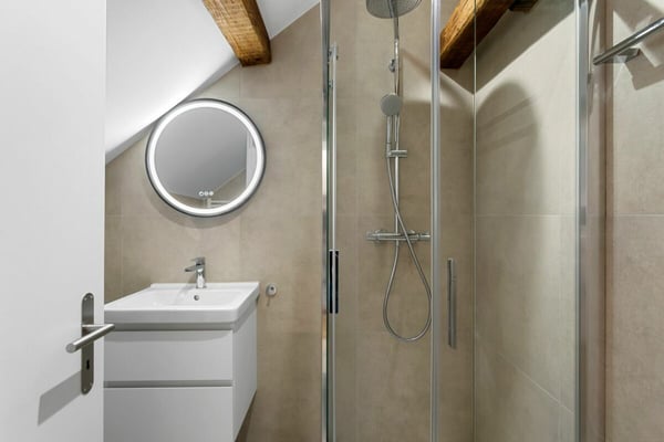 2.5-Zi. Designerwohnung mit Kücheninsel 10