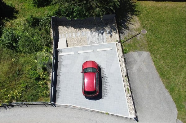 4 Zimmerwohnung und separate Parzelle mit 3 Parkplätzen 10