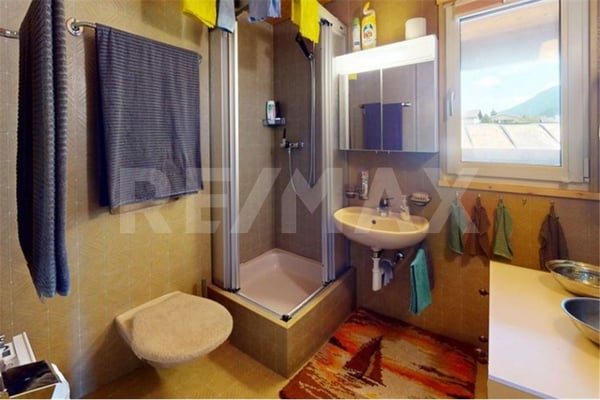 4 Zimmerwohnung und separate Parzelle mit 3 Parkplätzen 8