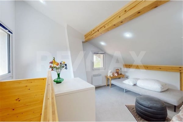 4 Zimmerwohnung und separate Parzelle mit 3 Parkplätzen 6