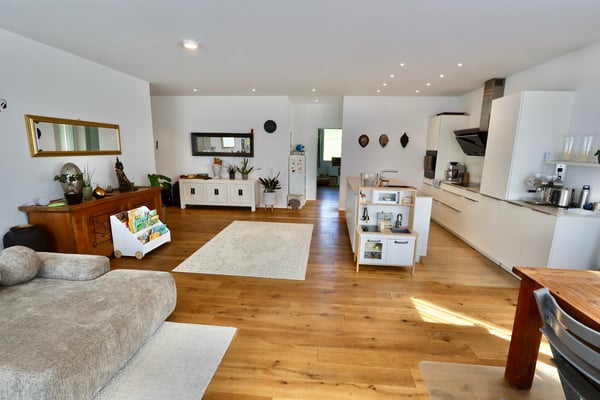 4.5 Zimmer-Eigentumswohnung mit Loggia und Blick ins Grüne 2