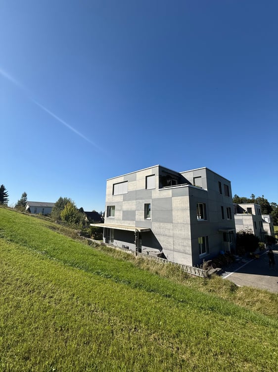 4.5 Zimmer-Eigentumswohnung mit Loggia und Blick ins Grüne 1