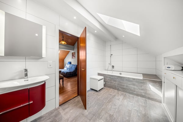 Maison familiale avec jardin dans un cadre paisible et verdoyant 9