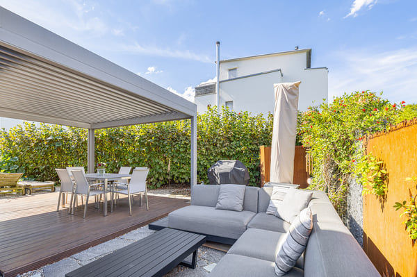 Exklusives Einfamilienhaus mit Pool und Garten 12