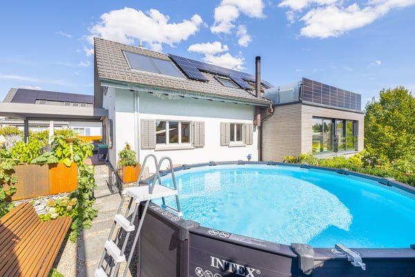 Exklusives Einfamilienhaus mit Pool und Garten 13