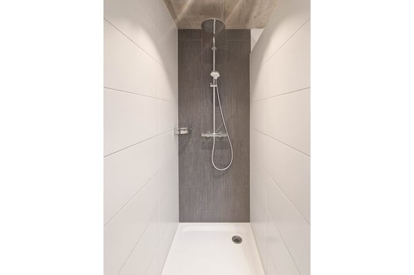 Moderne und helle 1.5 Zimmer-Dachwohnung mit Galerie 12