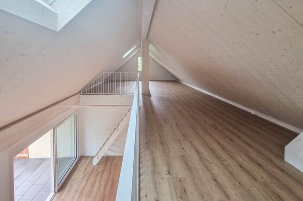 Moderne und helle 1.5 Zimmer-Dachwohnung mit Galerie 9