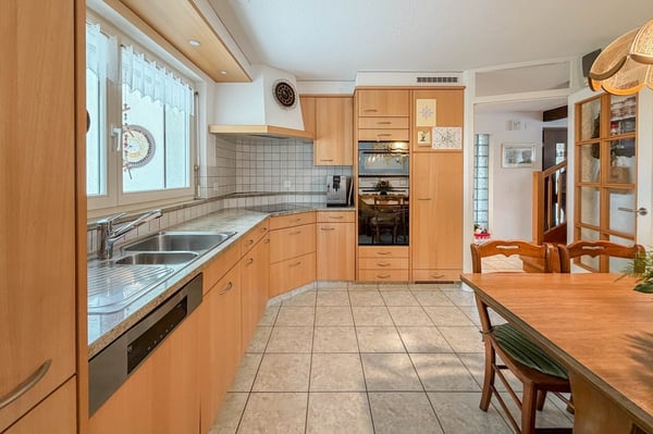 Einfamilienhaus mit Einliegerwohnung und grosser Gartenanlage 6