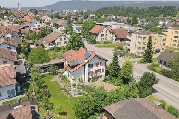 Einfamilienhaus mit Einliegerwohnung und grosser Gartenanlage 10