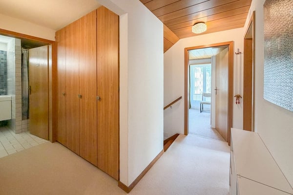 Einfamilienhaus mit Einliegerwohnung und grosser Gartenanlage 8