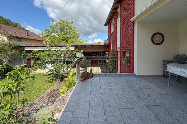 Einfamilienhaus mit Einliegerwohnung und grosser Gartenanlage 12