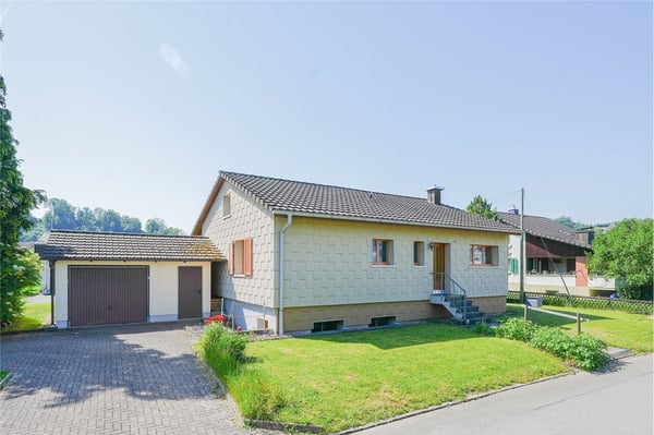 Bungalow-Haus mit Gartenidylle! Freistehendes 5 Zimmer-Einfamilienhaus 2