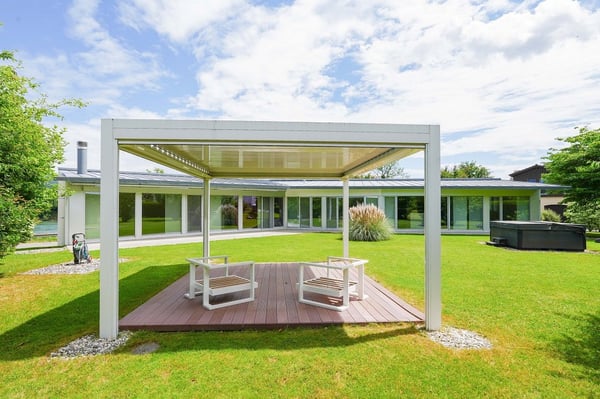 Wohlfühloase am Rhein: Grosszügiger Bungalow für Geniesser 1