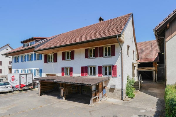Liegenschaft mit viel Platz, Umschwung und Ausbaupotenzial 1