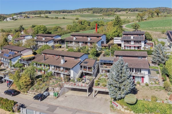 Beste Aussichten und naturnah: Einfamilienhaus mit interessantem Raumangebot