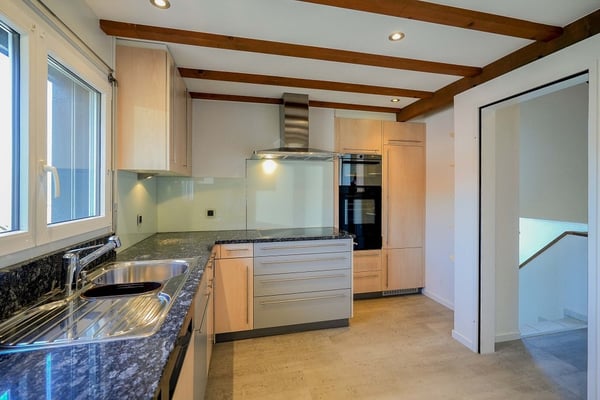 Fast wie im Einfamilienhaus: Gut unterhaltene 4.5-Zimmer-Maisonettewohnung 5
