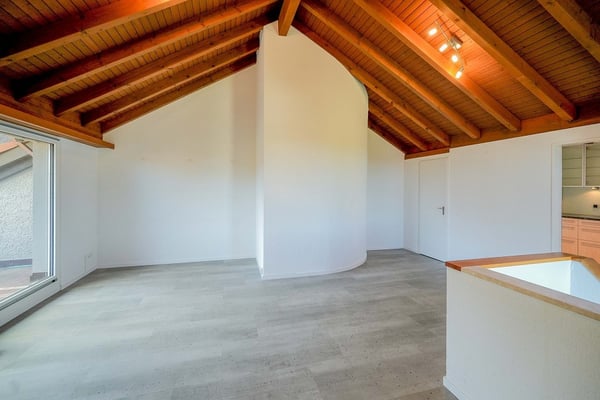 Fast wie im Einfamilienhaus: Gut unterhaltene 4.5-Zimmer-Maisonettewohnung 6