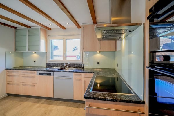 Fast wie im Einfamilienhaus: Gut unterhaltene 4.5-Zimmer-Maisonettewohnung 8